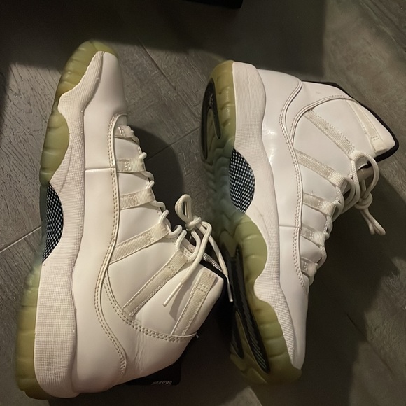 Retro 11 - Picture 3 of 6